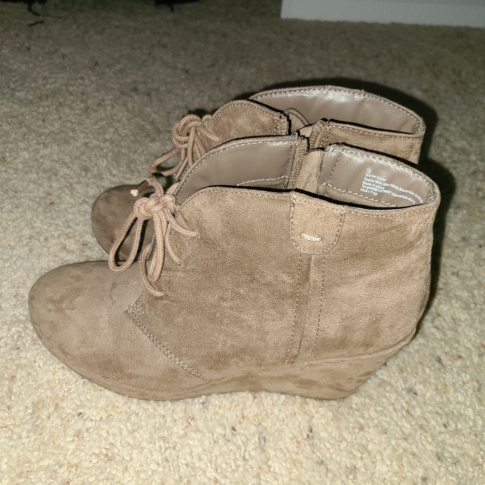 Merona women's wedge 3.5" bootie with laces size 7.5